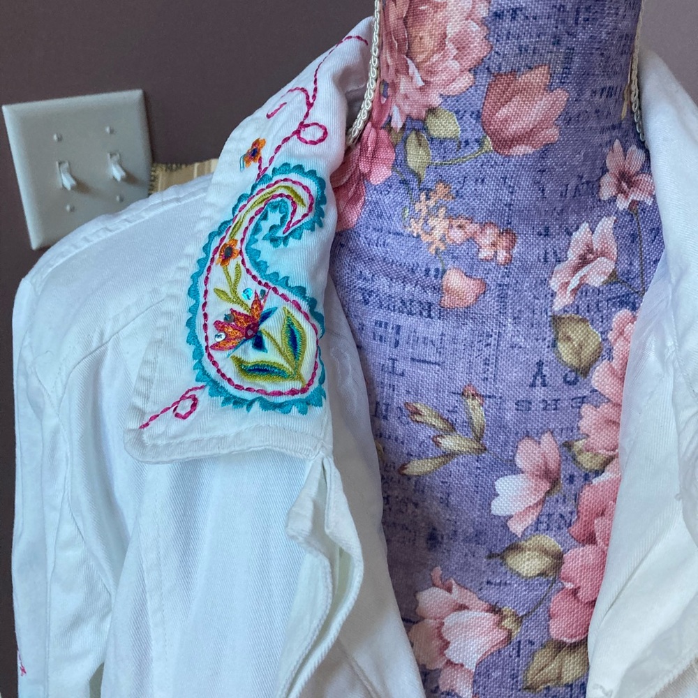 Entice Embroidered Jacket - Picture 3 of 8
